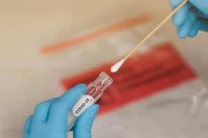 Fără teste RT-PCR la intrarea în țară pentru copiii de până la șase ani