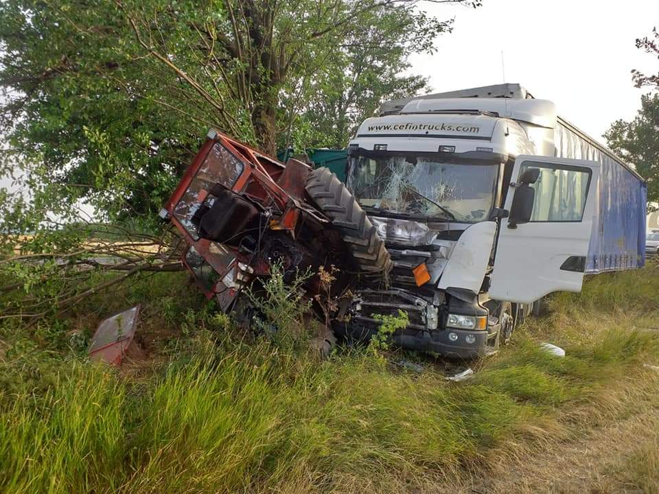 Coliziune între un tractor și un camion în apropierea orașului Nădlac
