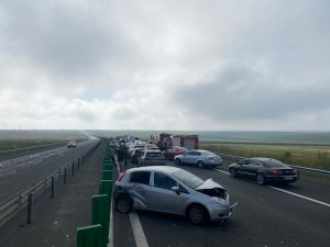 Carambol uriaș pe Autostrada Soarelui: cel puțin 20 de mașini implicate. A fost activat Planul Roșu de intervenție