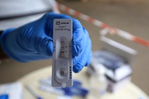 18 cazuri de COVID în Arad. Șapte arădeni sunt în spital!