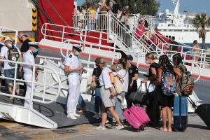 Vacanţe Grecia 2021. Reguli stricte în restaurante, baruri şi spaţii de divertisment. Amenzile urcă şi la 10.000 de euro