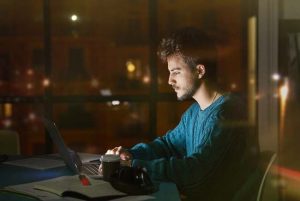 România, în top 10 al ţărilor europene cu cei mai mulţi tineri care nu sunt în şcoală sau la muncă