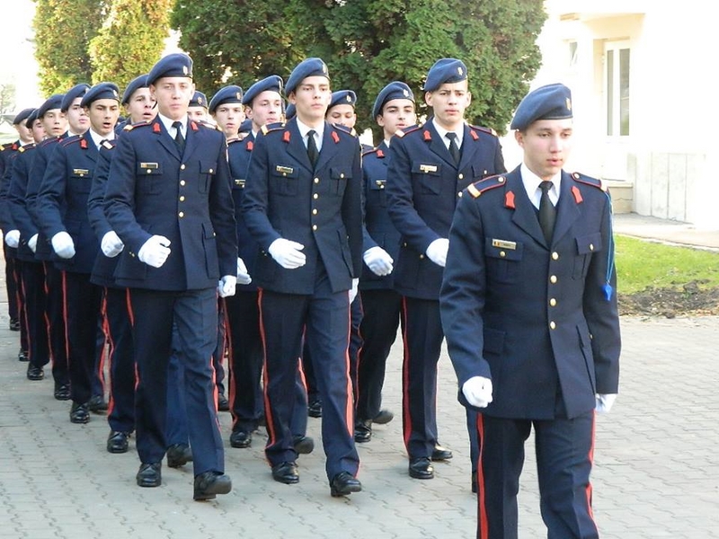 Patru elevi arădeni admiși la licee militare