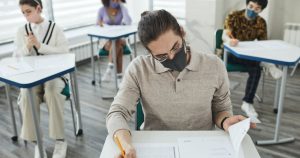 DEFINITIVAT. 65,26% dintre candidații arădeni au medii de trecere