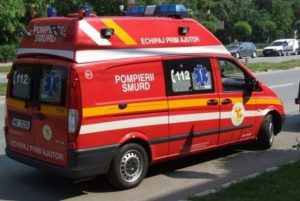 Scene halucinante în Bihor: Un copil de un an a murit după ce s-a înecat cu o bomboană. Familia a luat la bătaie echipajul SMURD. Poliția a deschis dosar penal!