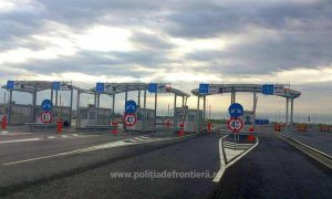 Opt cetăţeni străini opriți din drumul lor spre spațiul Schengen