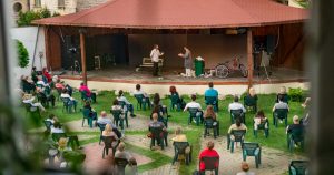 Patru spectacole la teatrul de vară, în august