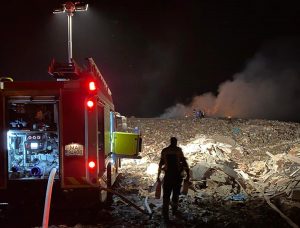Cinci ore de luptă cu flăcările la groapa de gunoi din municipiu