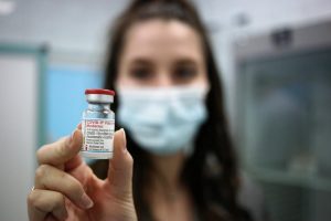 O țară din Europa ia în calcul administrarea unei a treia doze de vaccin anti-COVID