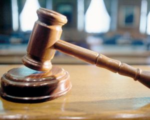 Inculpații din dosarul traficului de țigări de la Arad sunt curați ca lacrima. Tribunalul i-a lăsat pe toți în libertate
