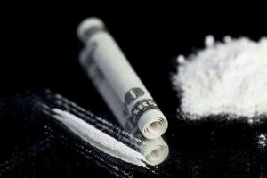 Apar denunțurile în dosarul mafiei țigărilor de la Arad. Țigări de contrabandă plătite cu… droguri