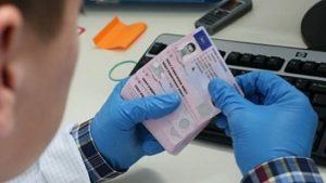 Tânăr de 30 de ani din Pâncota conducea prin Aiud, cu un permis fals