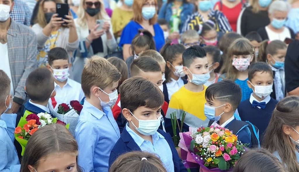A sunat primul clopoțel!