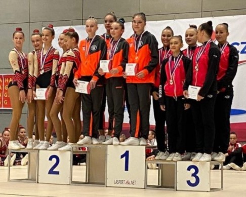 Opt medalii la Openul Cehiei de gimnastică aerobică
