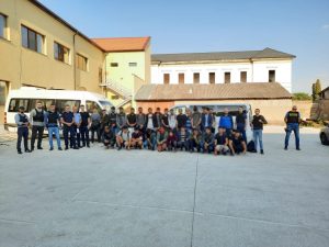 30 de migranți din Turcia, cazați în pensiuni din Vladimirescu și municipiul Arad