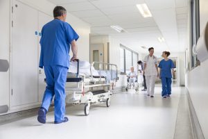 Patru candidaţi pe un loc de infirmier la ATI