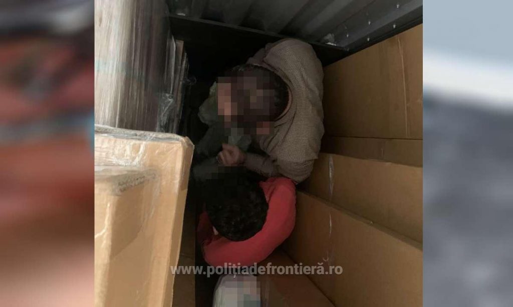 Afgani și tunisieni prinși la Nădlac II, încercând să treacă ilegal granița