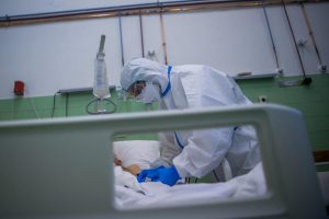127 de cazuri de Covid-19 în Arad, de joi până vineri