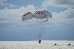 Primul echipaj de astronauți civili readus pe Pământ la bordul capsulei Space X