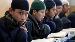 In Afganistan, școlile din învățământul secundar se redeschid doar pentru bărbați. Talibanii ignoră dreptul la educaţie al femeilor afgane