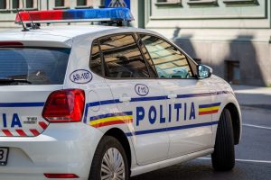 Un autoturism a intrat într-un stâlp pe Calea Aurel Vlaicu. Un bărbat, rănit grav