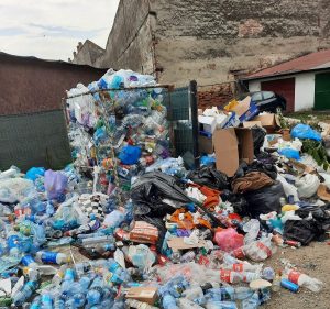 Continuă războiul gunoaielor! O nouă amendă consistentă pentru Consult Soc Centrum