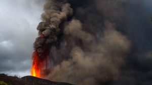 Cât de periculos este norul de cenușă vulcanică produs de erupţia vulcanului din La Palma