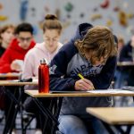 Elevii pot depune sesizări anonime privind violenţele, abuzul sau consumul de droguri în școli