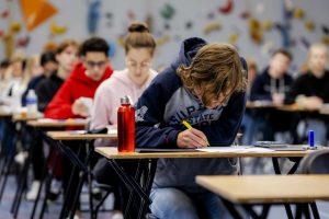 Peste 17 mii de elevi arădeni vor susține examene naționale, anul viitor