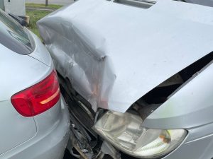 S-au tamponat la ieșirea din Arad. Un bărbat a ajuns la urgențe