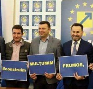 Falcă stă cu sula-n coasta lui Bibarț și la vizita trenului Connecting Europe Express
