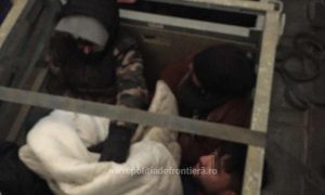 Cinci cetățeni străini depistați într-o autoutilitară de către polițiștii de frontieră arădeni