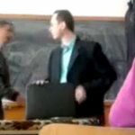 Profesorii vor primi bani mai mulți dacă elevii sunt mulțumiți de ei