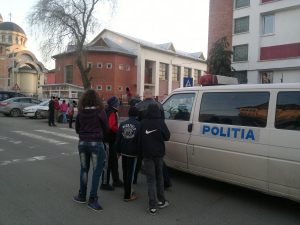 Polițiștii arădeni, alături de elevi, la început de an școlar