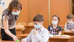 Ministrul Educației: Școlile rămân deschise și peste pragul de 6 la mie