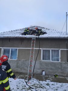 pompieri incendiu casa