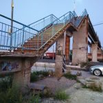 Începe demolarea pasarelei pietonale din stația CFR Aradul Nou